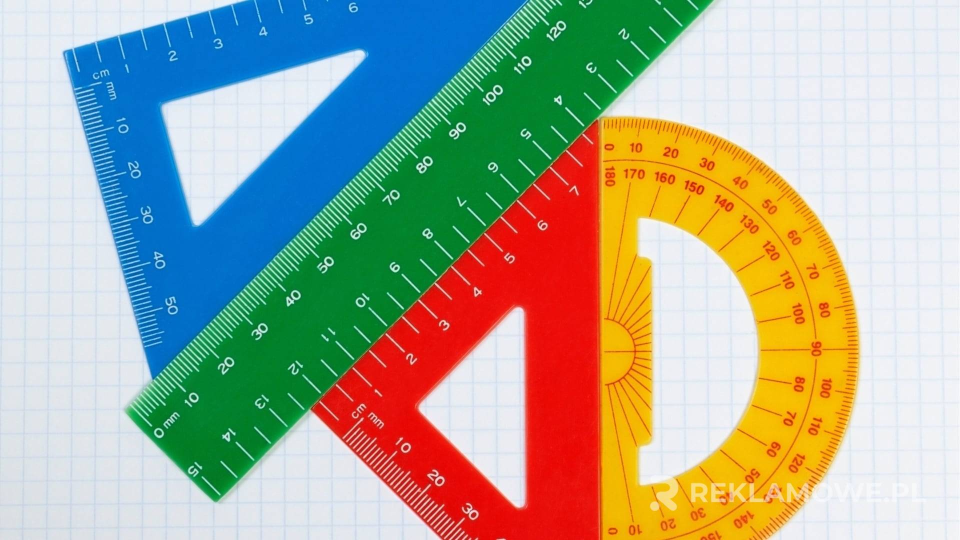 Innowacyjna linijka reklamowa symbolizująca kreatywność w marketingu