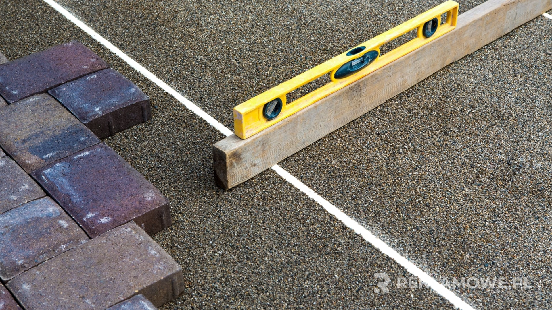 Minimalistyczne linijki reklamowe